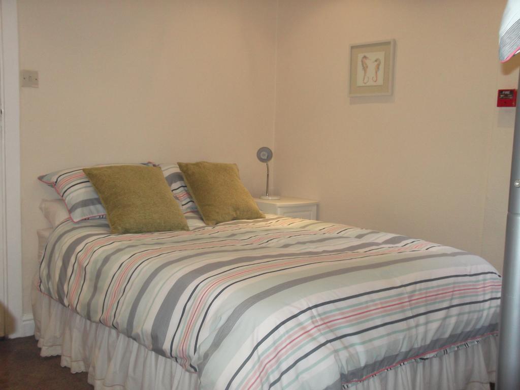 Columbus Holiday Flats สการ์โบโรห์ ภายนอก รูปภาพ